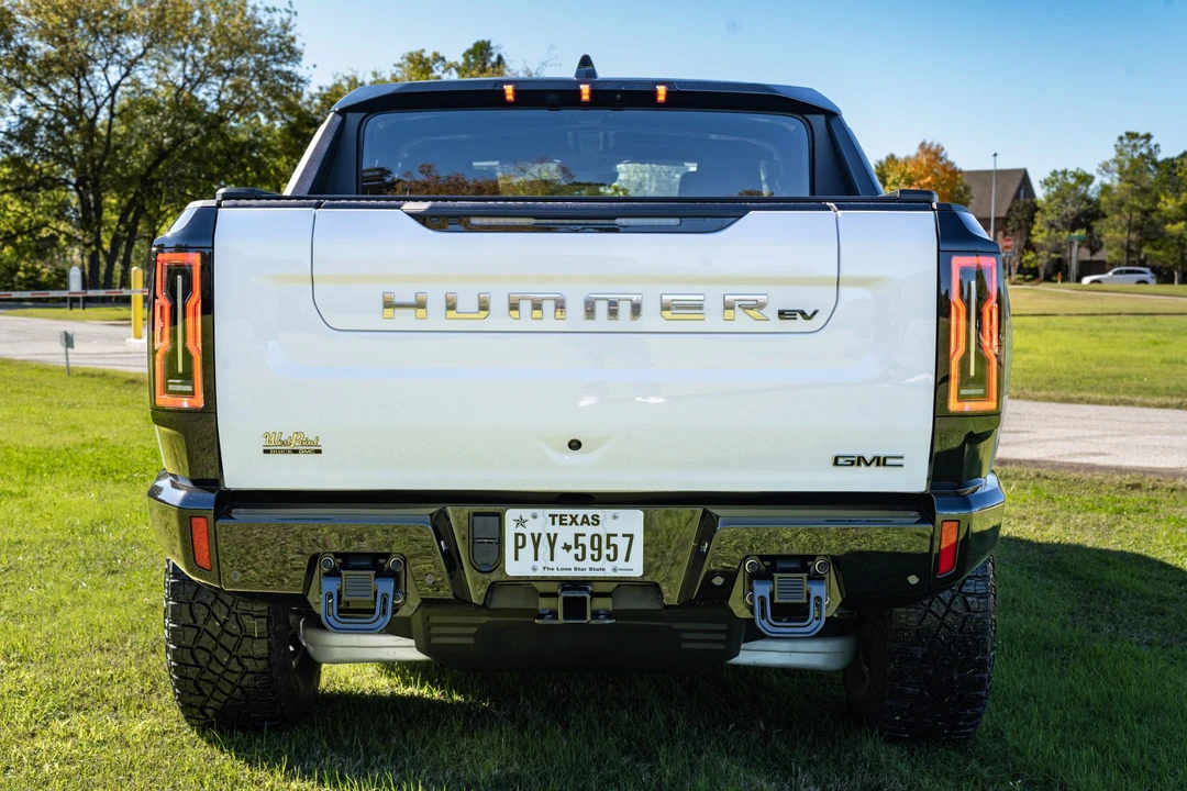 2022 GMC Hummer EV - Image 12 of 31