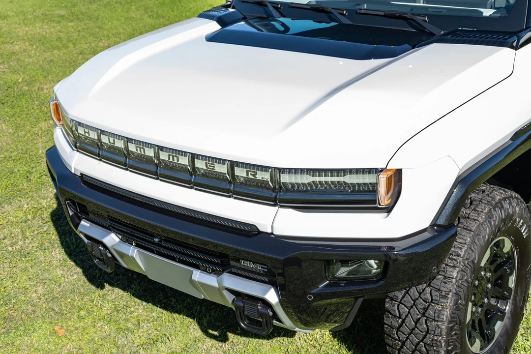 2022 GMC Hummer EV - Image 19 of 31