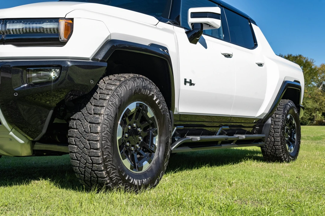 2022 GMC Hummer EV - Image 23 of 31