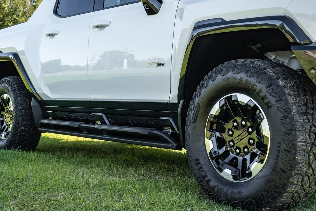 2022 GMC Hummer EV - Image 25 of 31