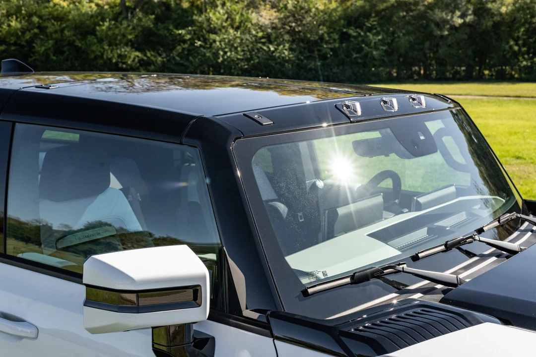 2022 GMC Hummer EV - Image 27 of 31