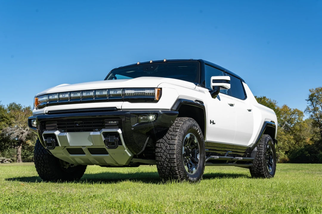 2022 GMC Hummer EV - Image 3 of 31