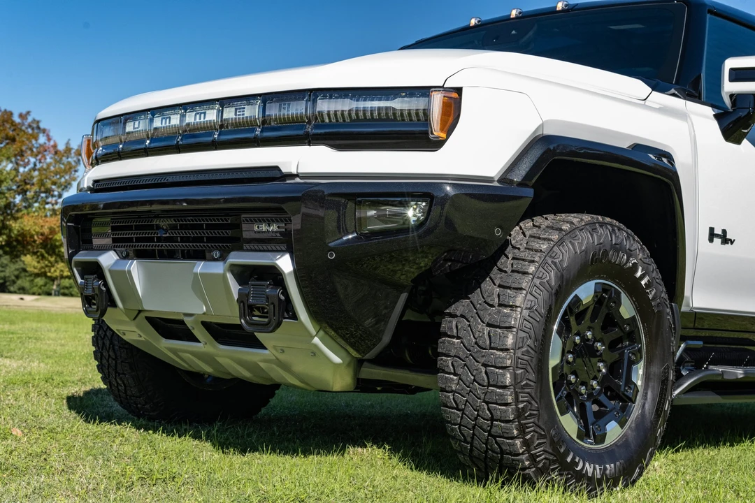 2022 GMC Hummer EV - Image 22 of 31