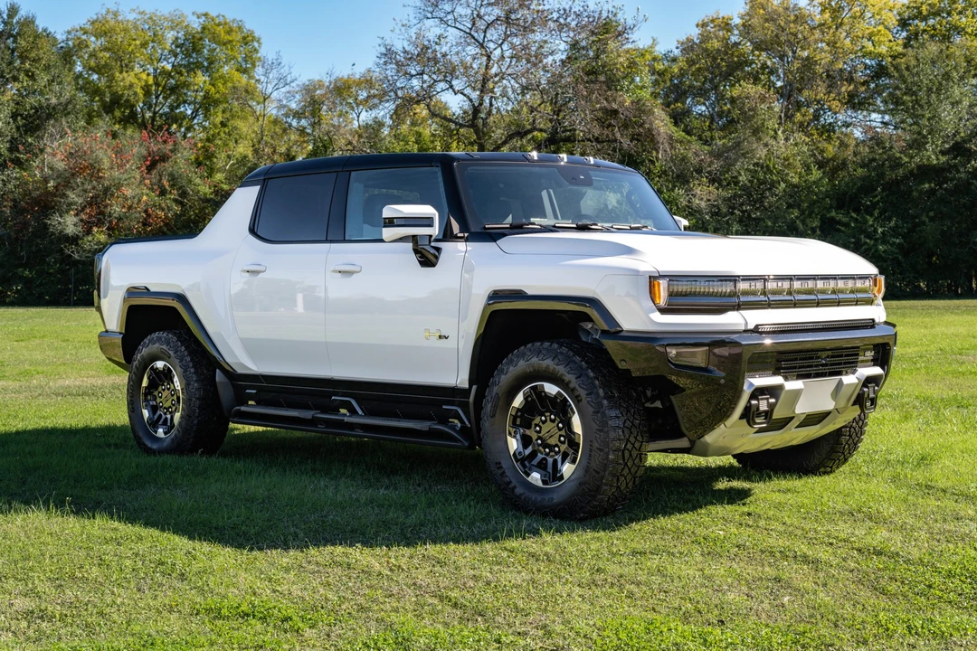 2022 GMC Hummer EV - Image 8 of 31