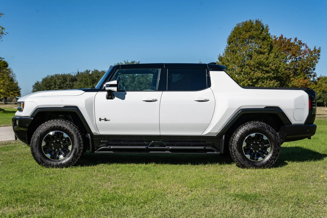2022 GMC Hummer EV - Image 14 of 31