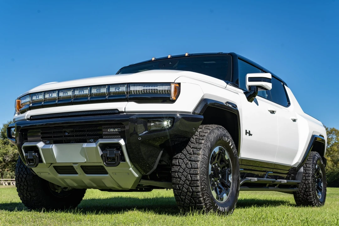 2022 GMC Hummer EV - Image 4 of 31