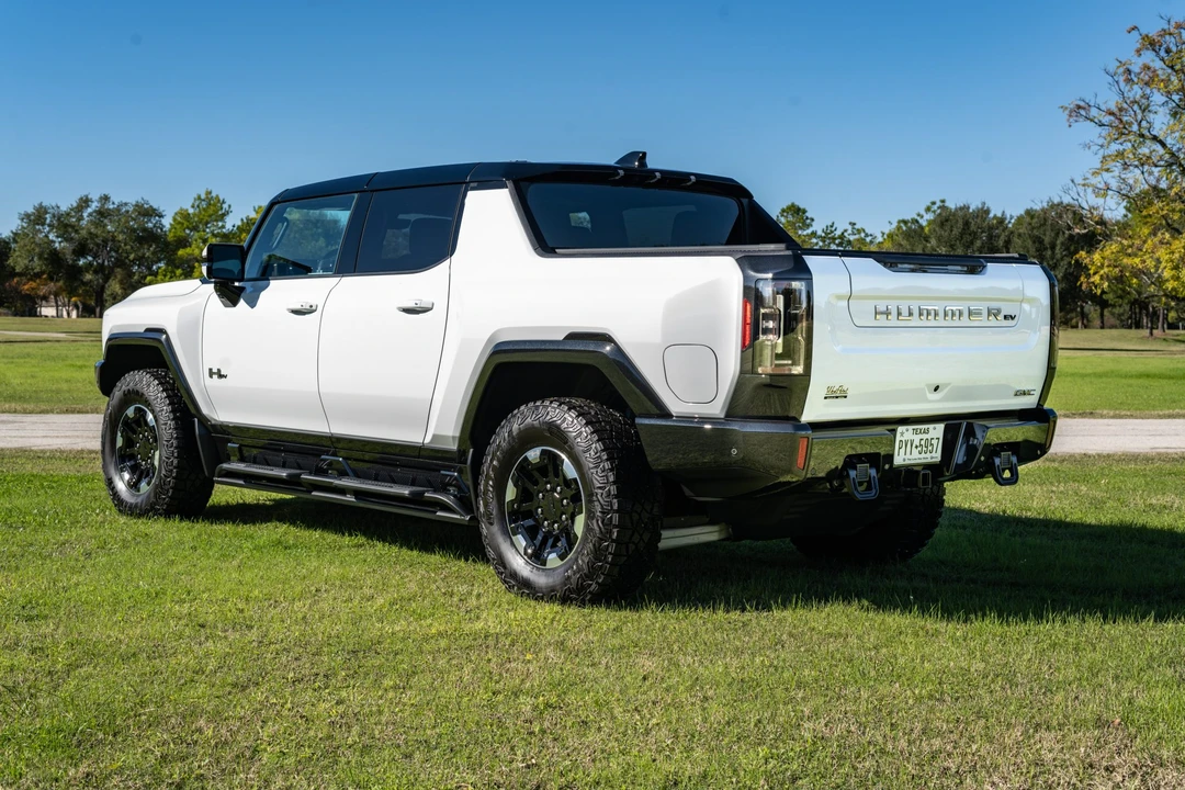 2022 GMC Hummer EV - Image 13 of 31