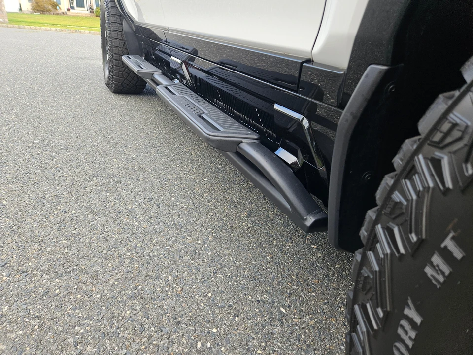 2022 GMC Hummer EV - Image 24 of 31