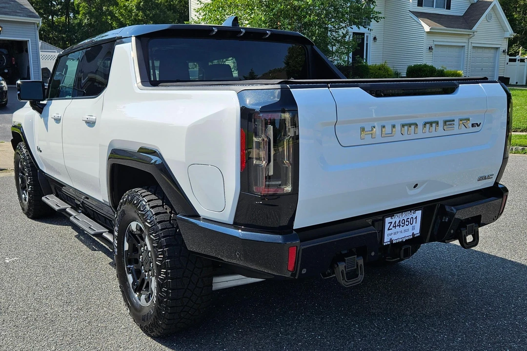 2022 GMC Hummer EV - Image 11 of 31
