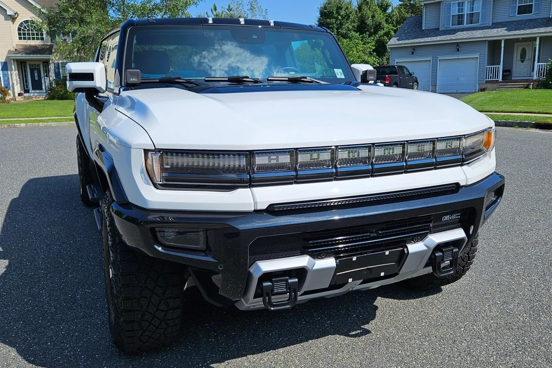 2022 GMC Hummer EV - Image 21 of 31