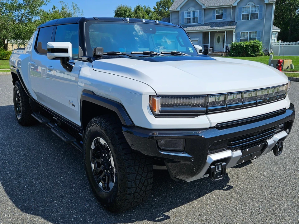 2022 GMC Hummer EV - Image 20 of 31
