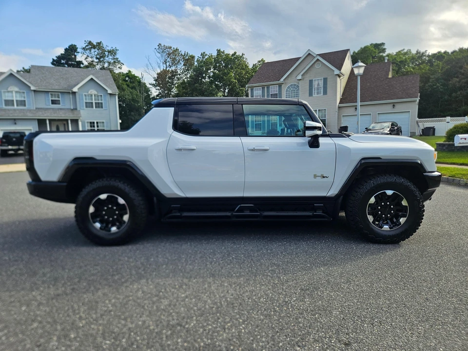 2022 GMC Hummer EV - Image 15 of 31