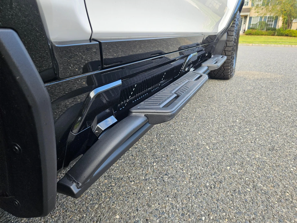 2022 GMC Hummer EV - Image 25 of 31