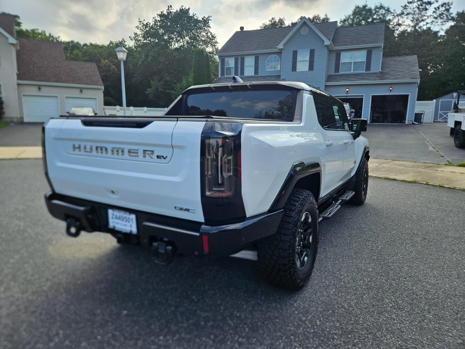 2022 GMC Hummer EV - Image 14 of 31