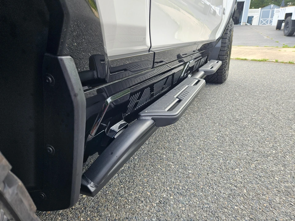 2022 GMC Hummer EV - Image 26 of 31
