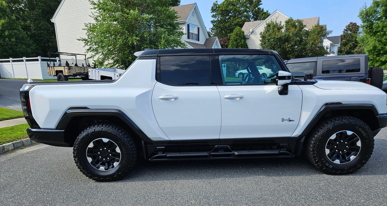 2022 GMC Hummer EV - Image 16 of 31
