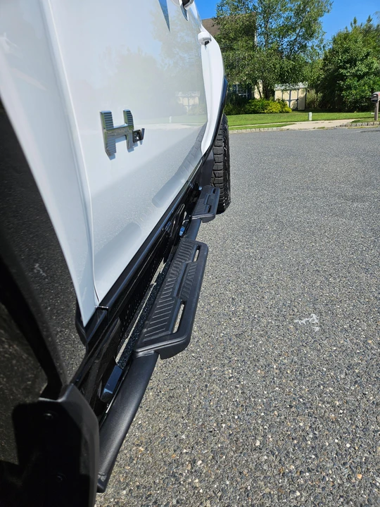 2022 GMC Hummer EV - Image 28 of 31