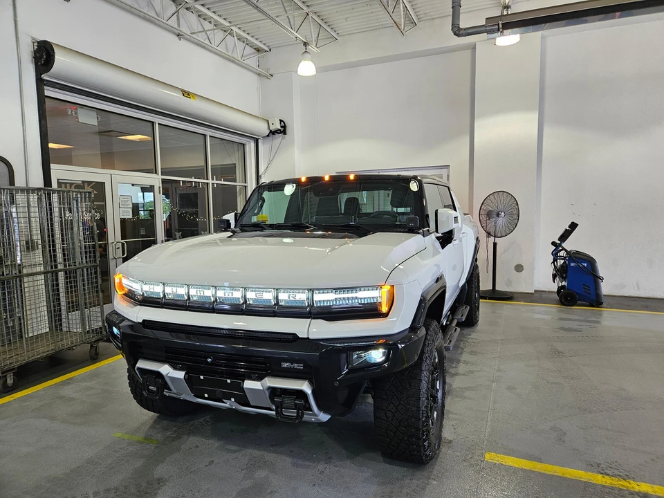 2022 GMC Hummer EV - Image 7 of 31
