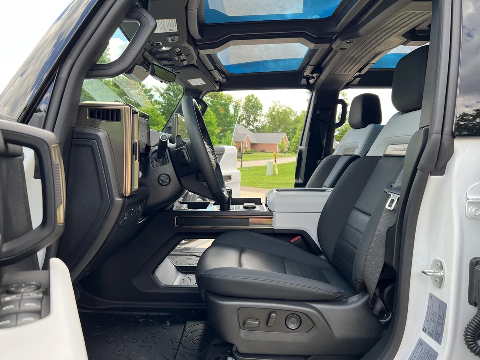 2022 GMC Hummer EV - Image 28 of 31