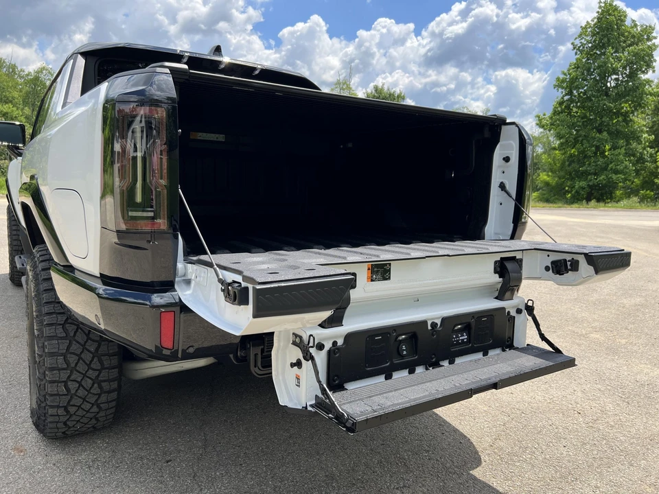 2022 GMC Hummer EV - Image 15 of 31