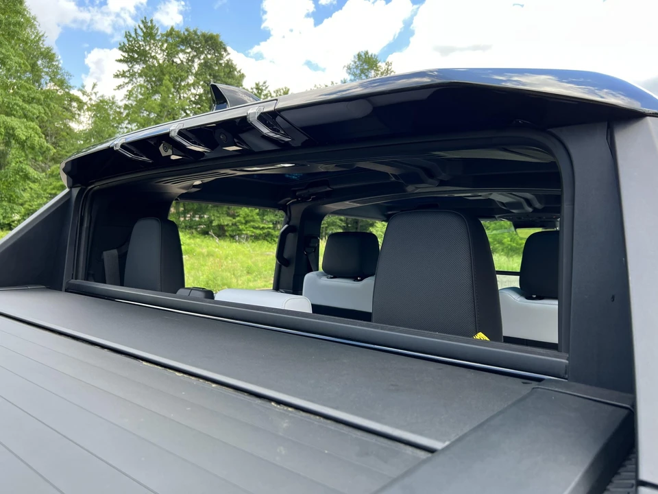2022 GMC Hummer EV - Image 16 of 31