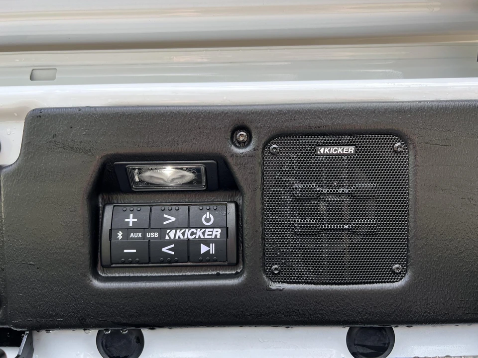 2022 GMC Hummer EV - Image 19 of 31
