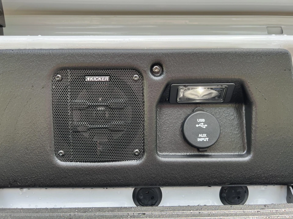 2022 GMC Hummer EV - Image 18 of 31