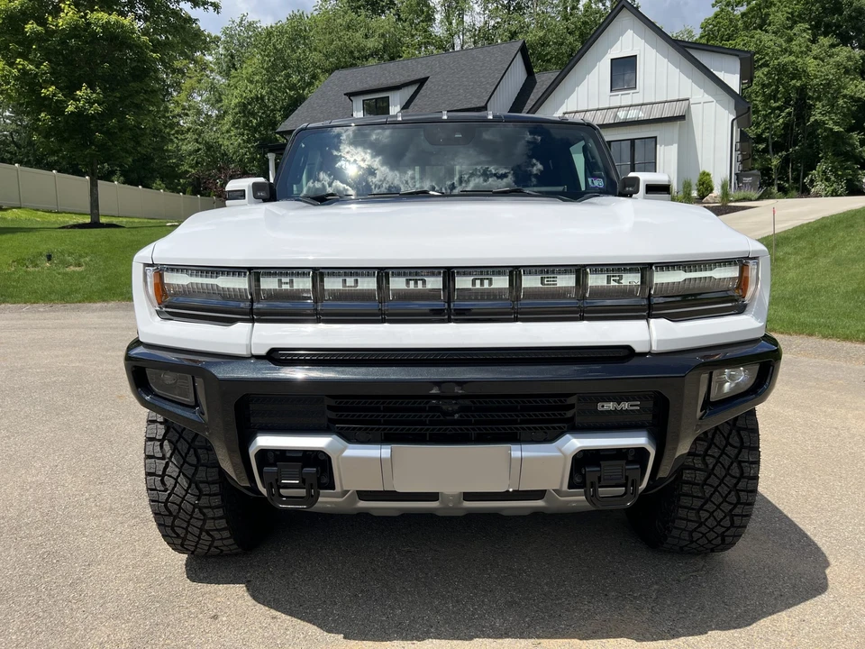 2022 GMC Hummer EV - Image 8 of 31