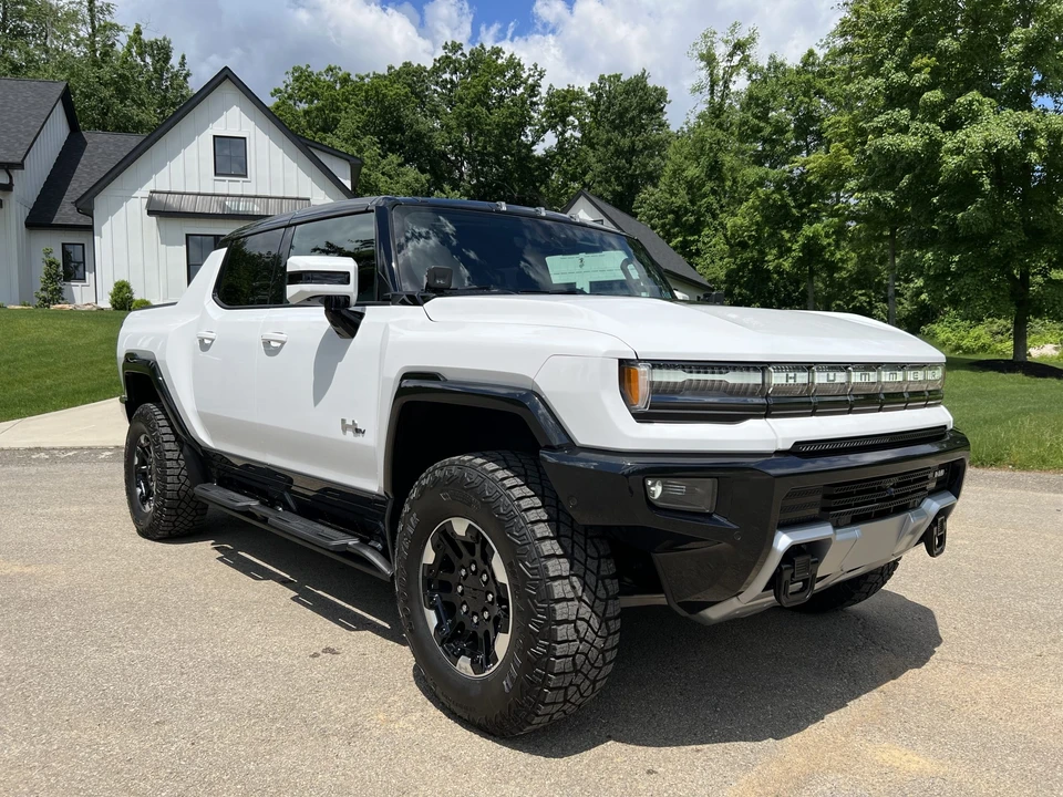 2022 GMC Hummer EV - Image 7 of 31