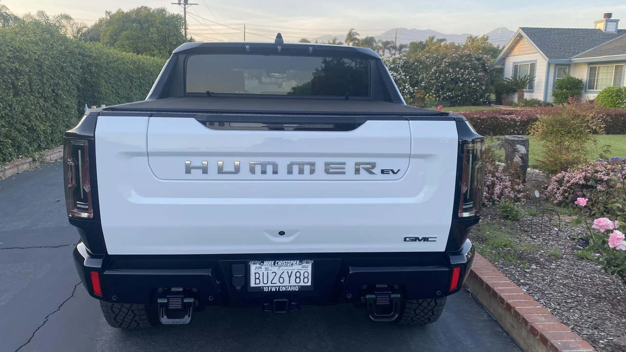 2022 GMC Hummer EV - Image 20 of 31