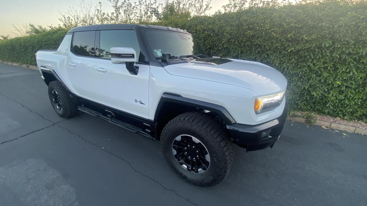 2022 GMC Hummer EV - Image 29 of 31