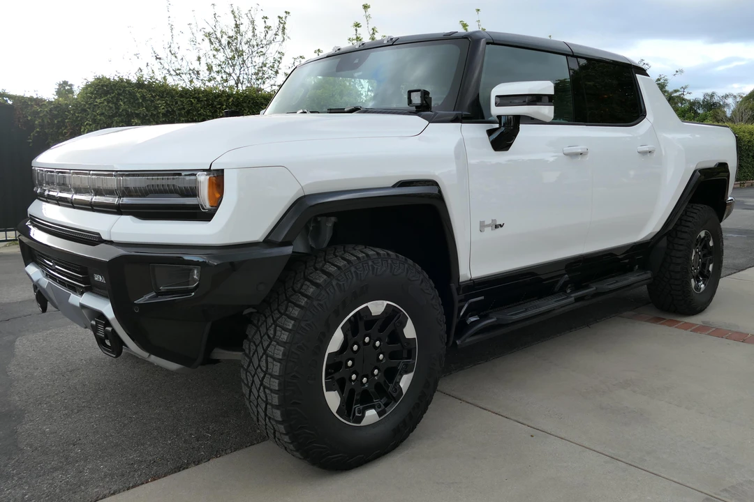 2022 GMC Hummer EV - Image 3 of 31