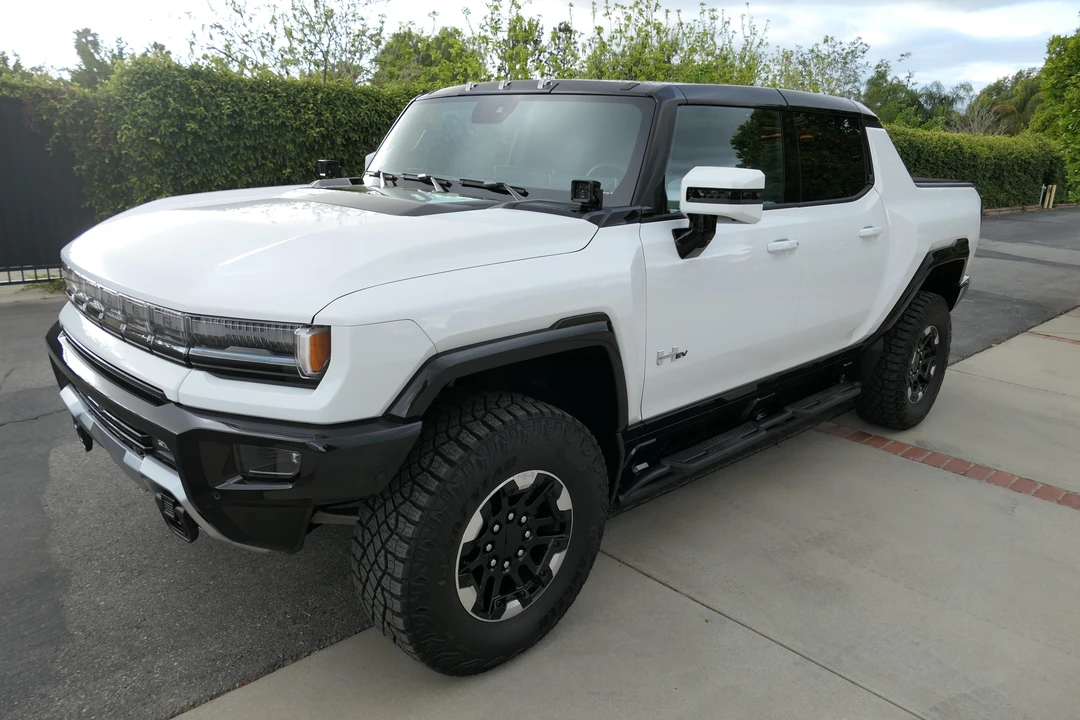 2022 GMC Hummer EV - Image 12 of 31