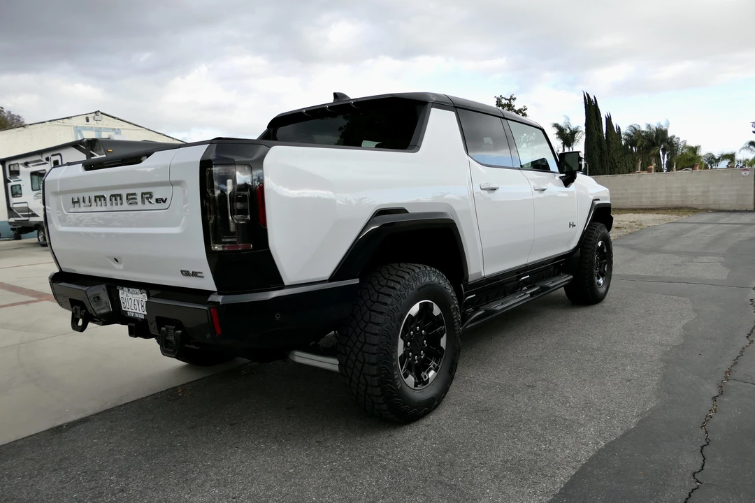 2022 GMC Hummer EV - Image 22 of 31