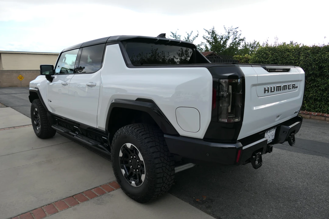 2022 GMC Hummer EV - Image 17 of 31