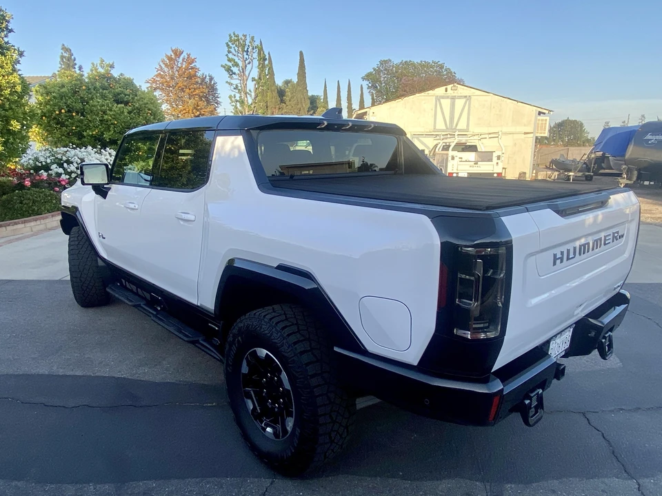 2022 GMC Hummer EV - Image 18 of 31