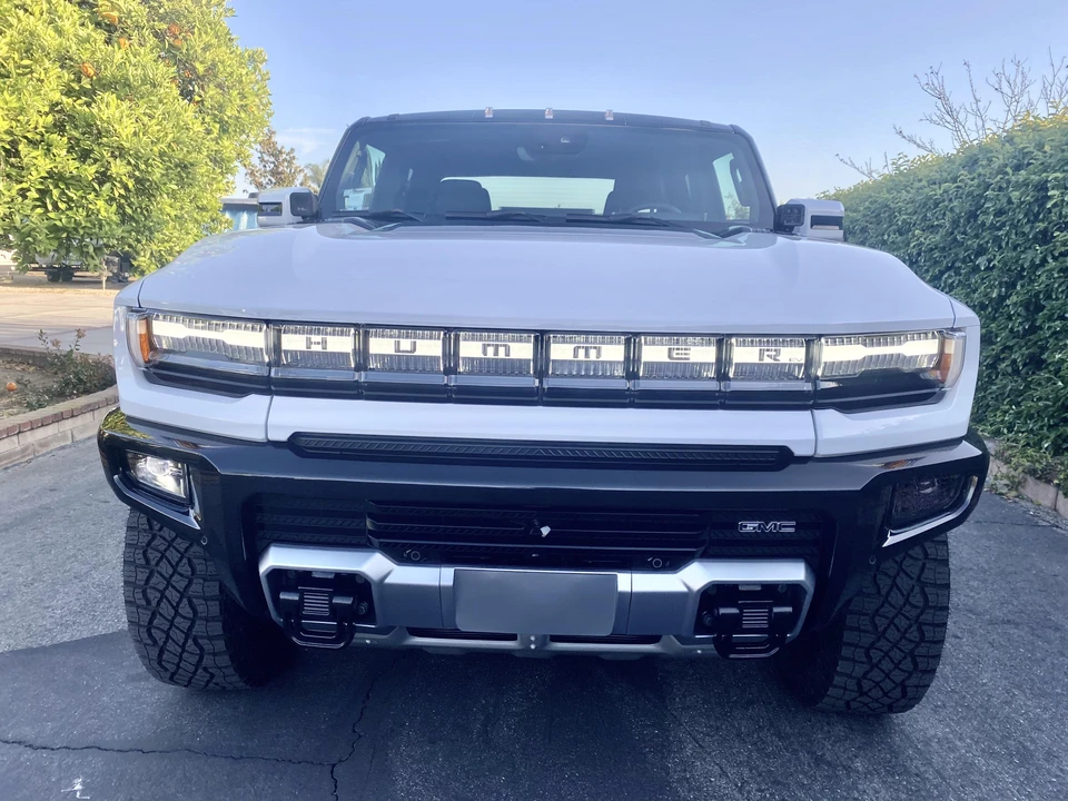 2022 GMC Hummer EV - Image 9 of 31