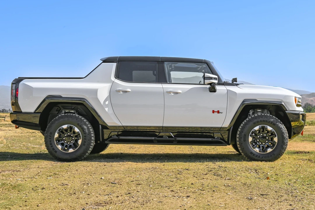 2022 GMC Hummer EV - Image 3 of 29