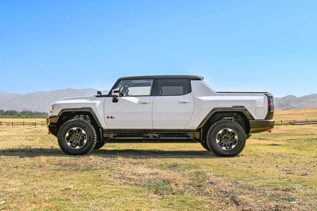 2022 GMC Hummer EV - Image 11 of 29
