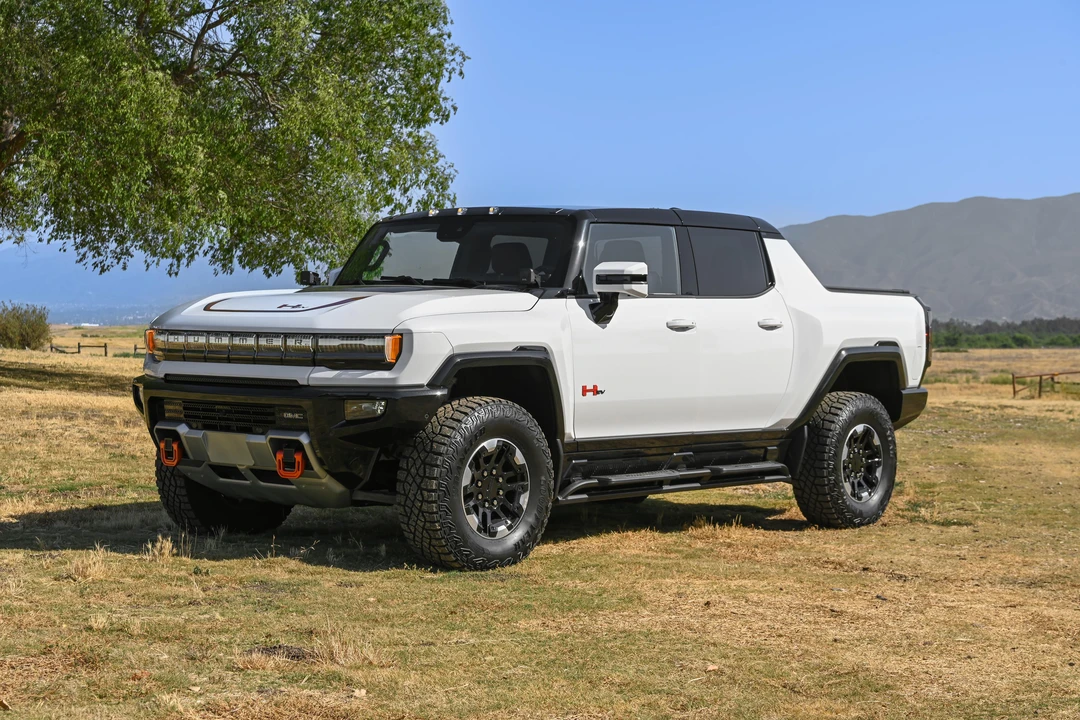 2022 GMC Hummer EV - Image 10 of 29