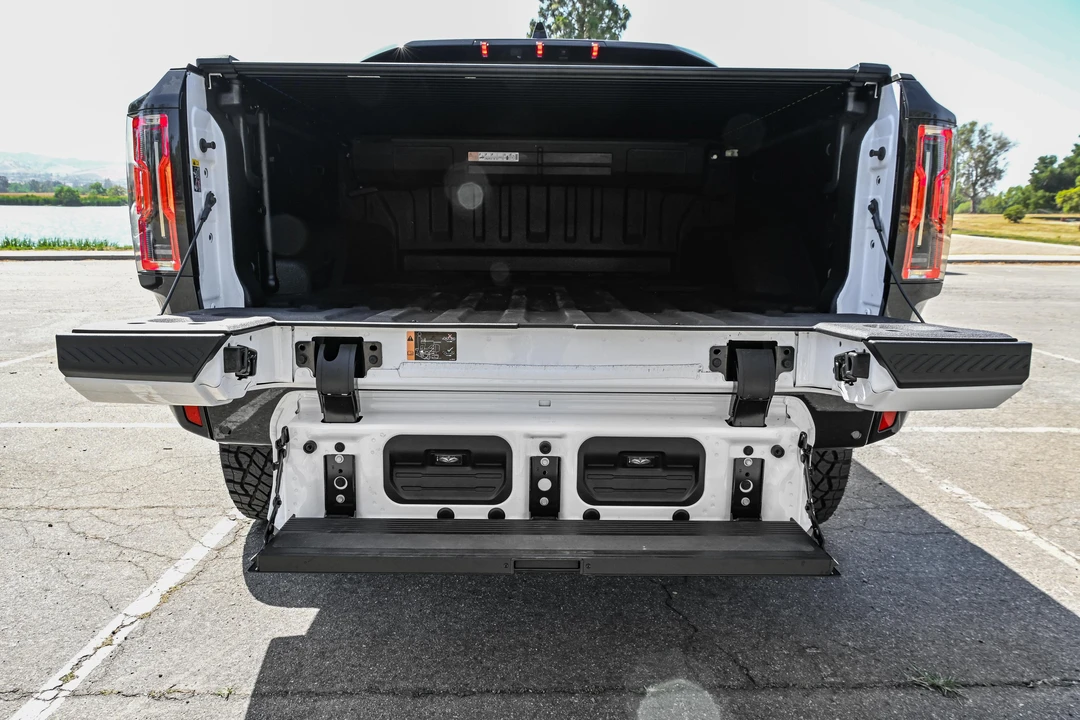 2022 GMC Hummer EV - Image 15 of 29