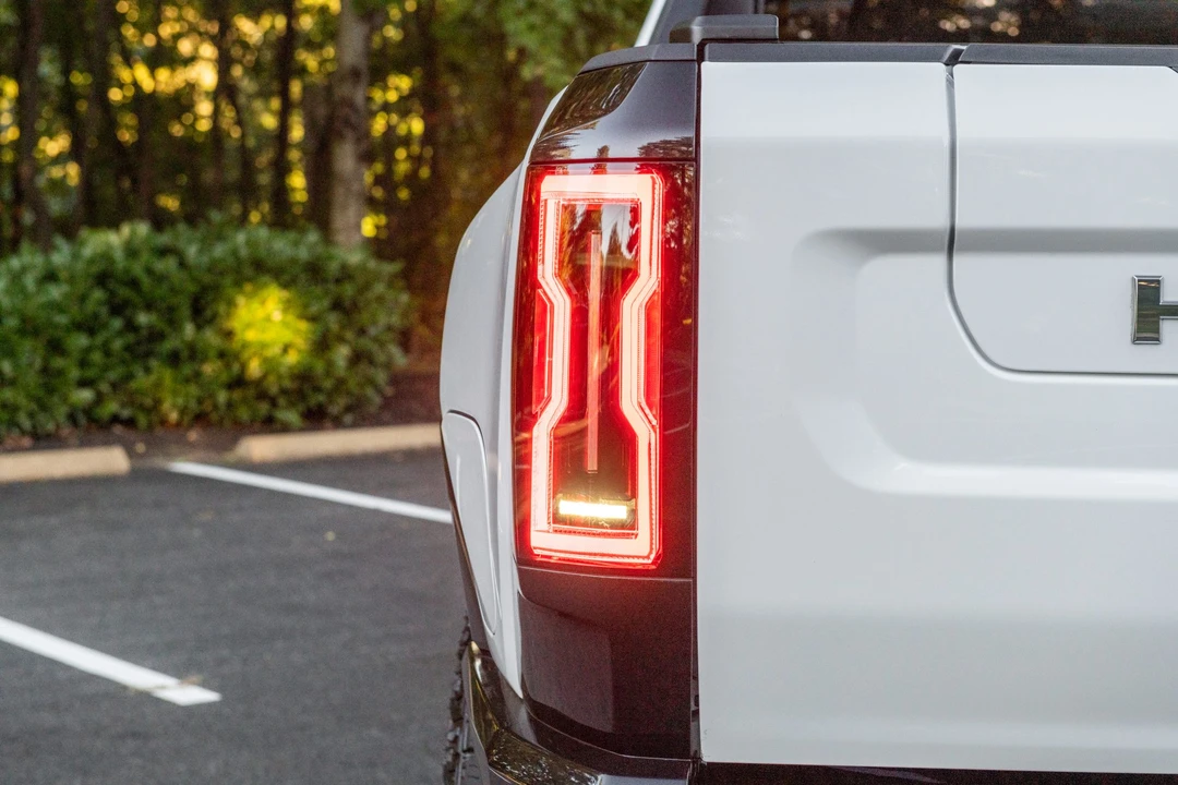 2022 GMC Hummer EV - Image 31 of 31
