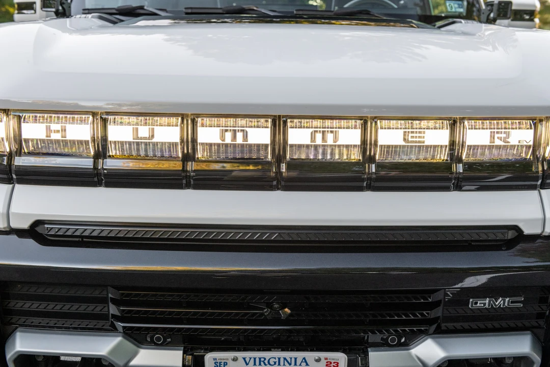 2022 GMC Hummer EV - Image 14 of 31