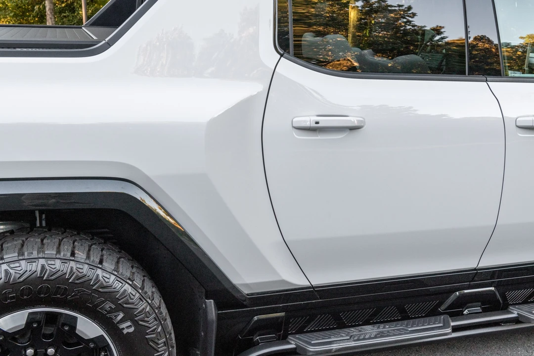 2022 GMC Hummer EV - Image 24 of 31