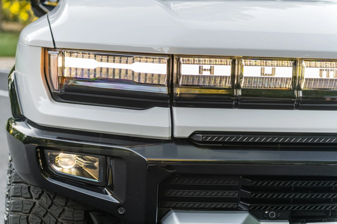 2022 GMC Hummer EV - Image 13 of 31