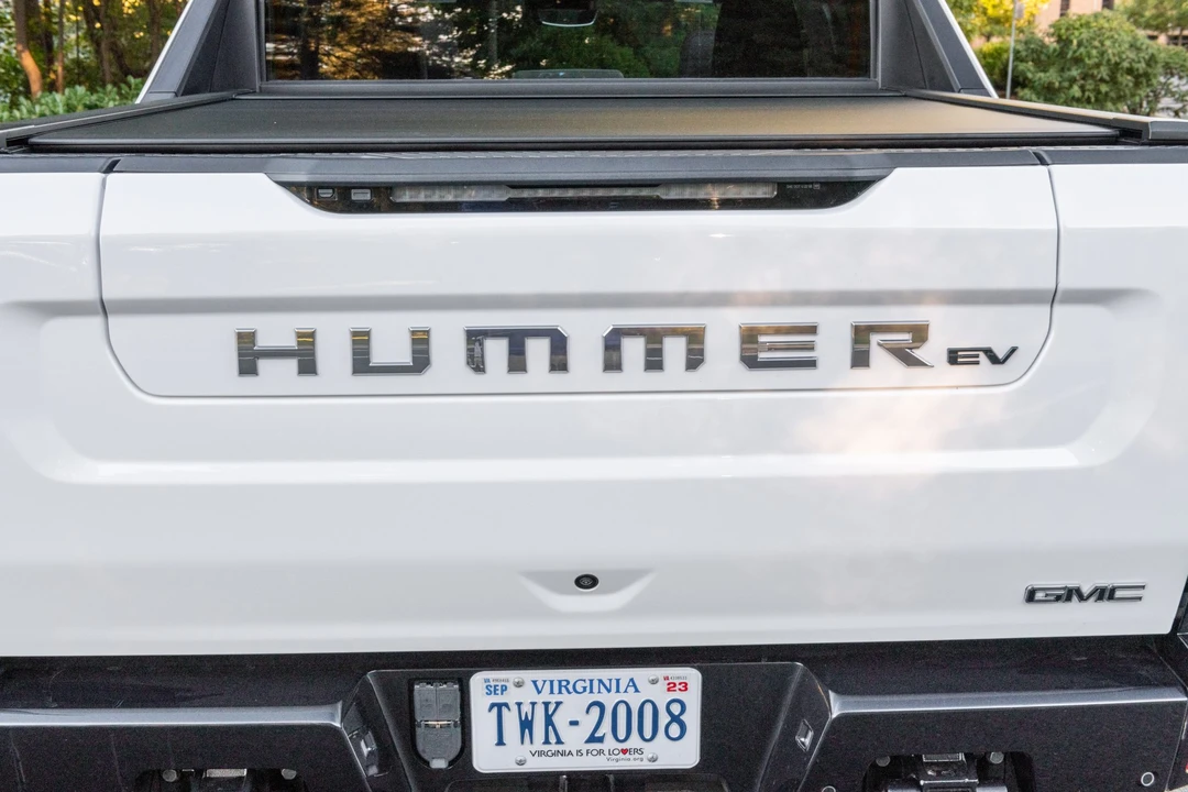 2022 GMC Hummer EV - Image 28 of 31
