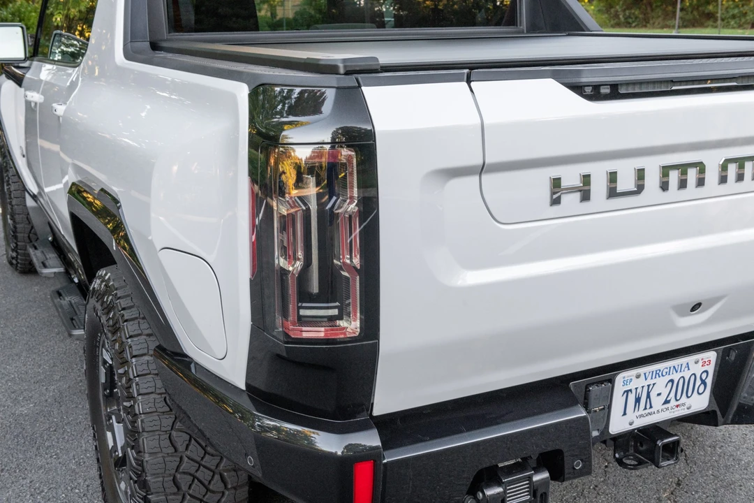 2022 GMC Hummer EV - Image 27 of 31