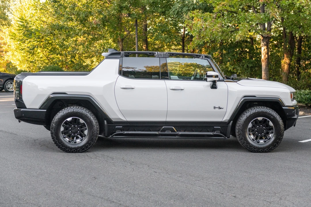 2022 GMC Hummer EV - Image 7 of 31