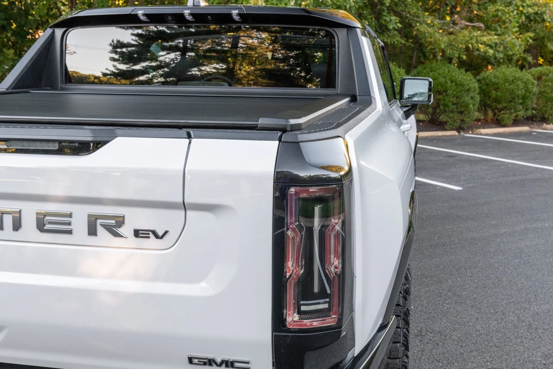 2022 GMC Hummer EV - Image 29 of 31