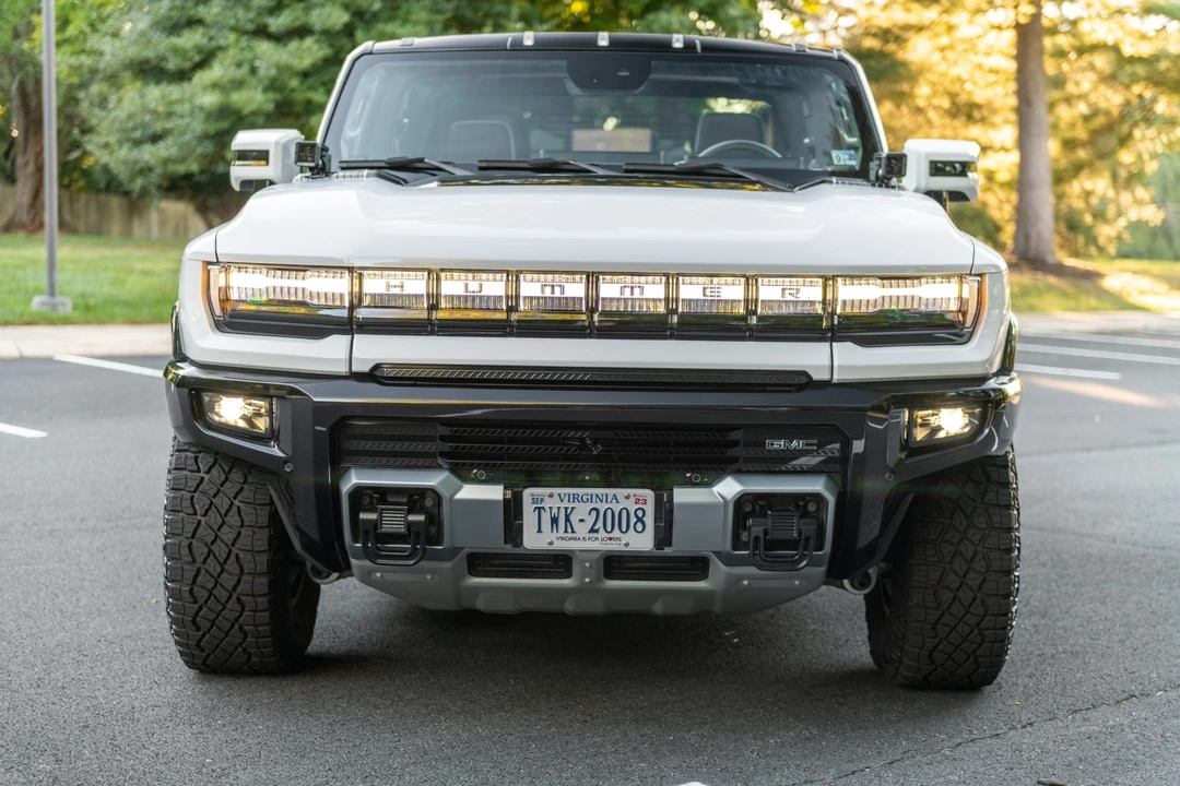 2022 GMC Hummer EV - Image 10 of 31